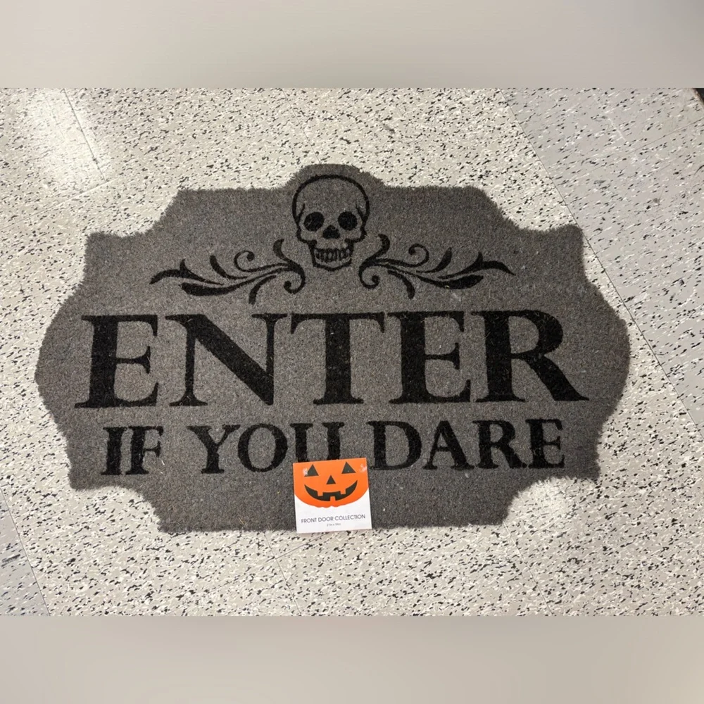 ☠️ Gray Halloween Skull Doormat